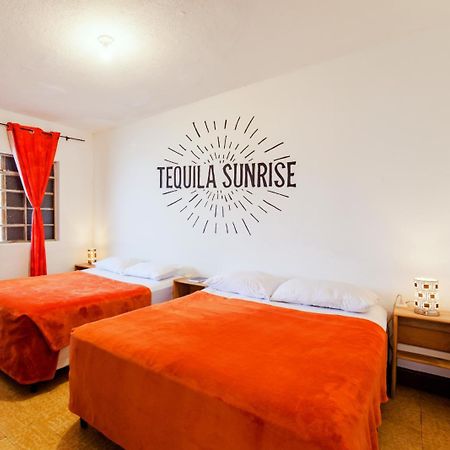 Tequila Sunrise Hostel Guatemala City Bagian luar foto