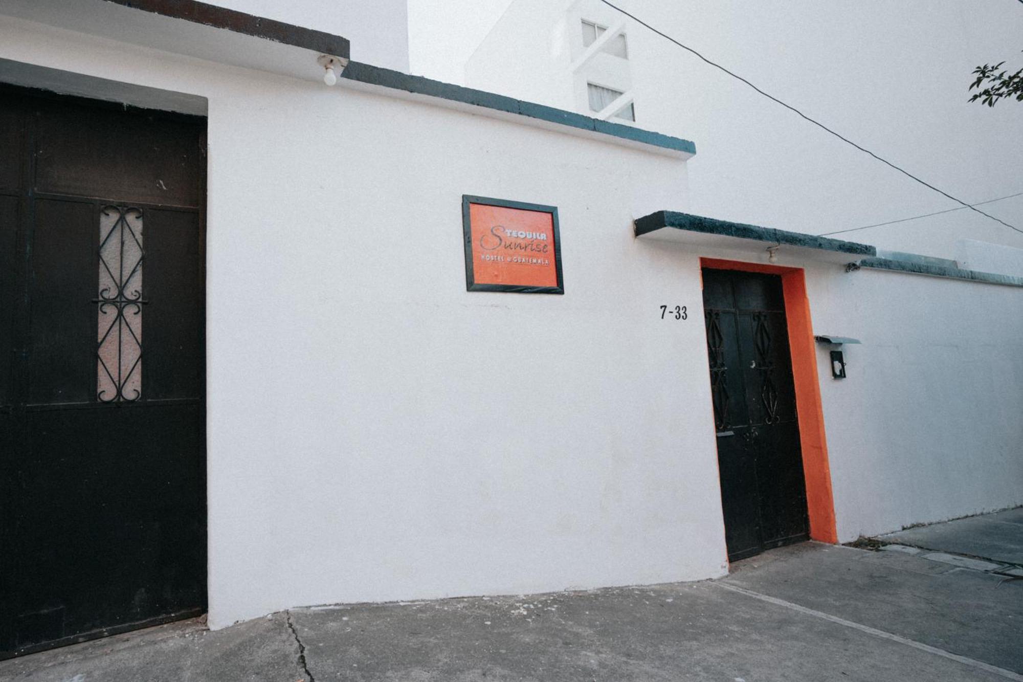 Tequila Sunrise Hostel Guatemala City Bagian luar foto