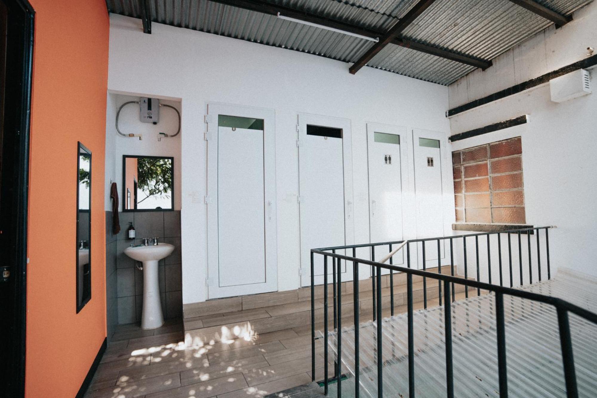 Tequila Sunrise Hostel Guatemala City Bagian luar foto