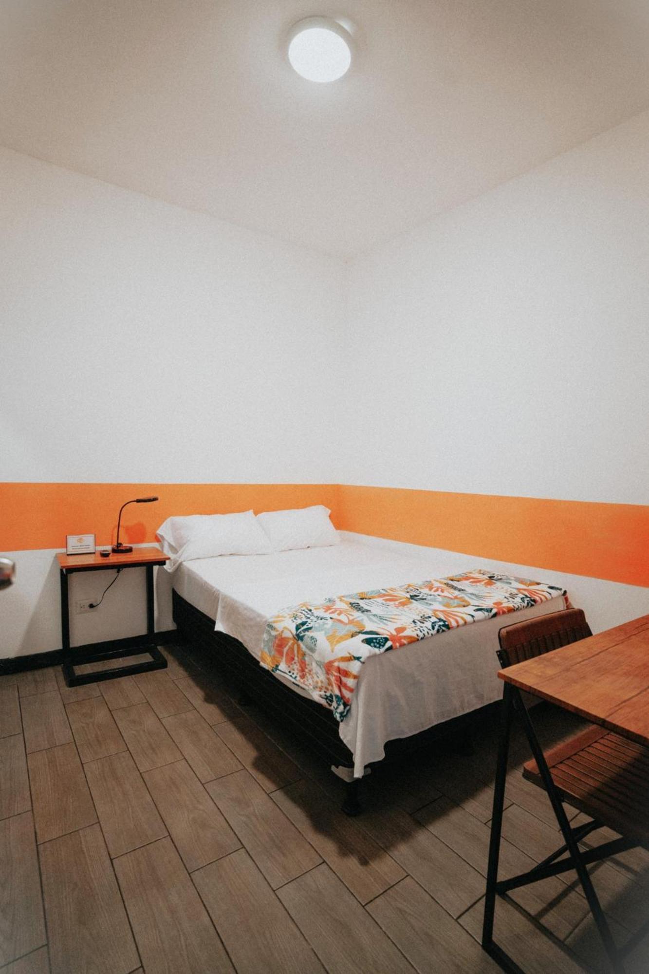 Tequila Sunrise Hostel Guatemala City Bagian luar foto