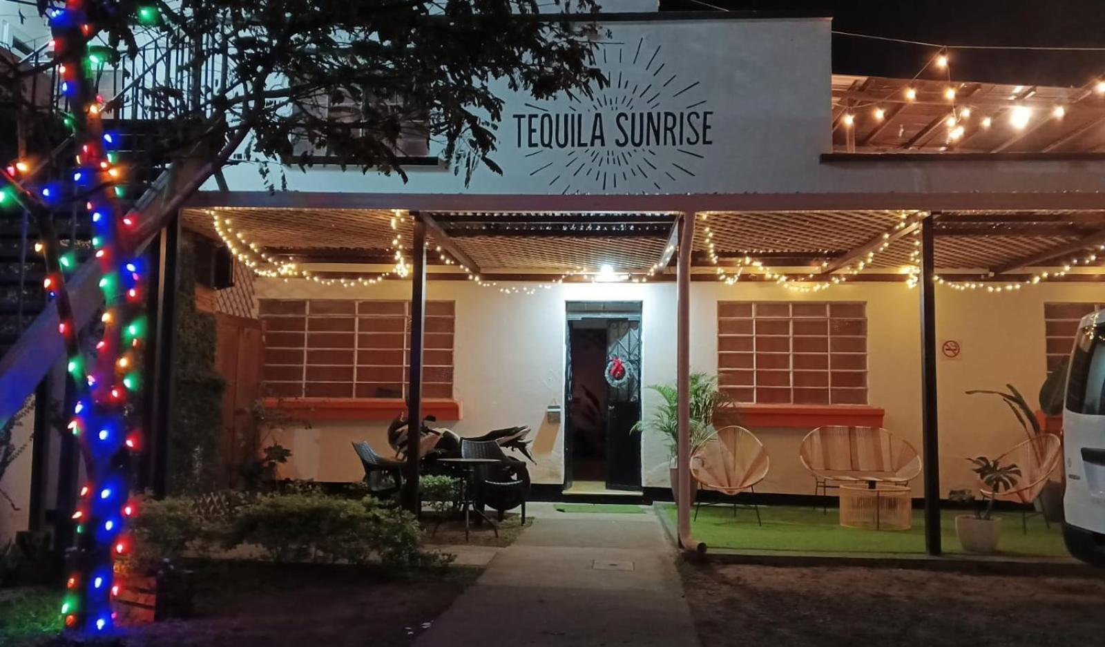 Tequila Sunrise Hostel Guatemala City Bagian luar foto