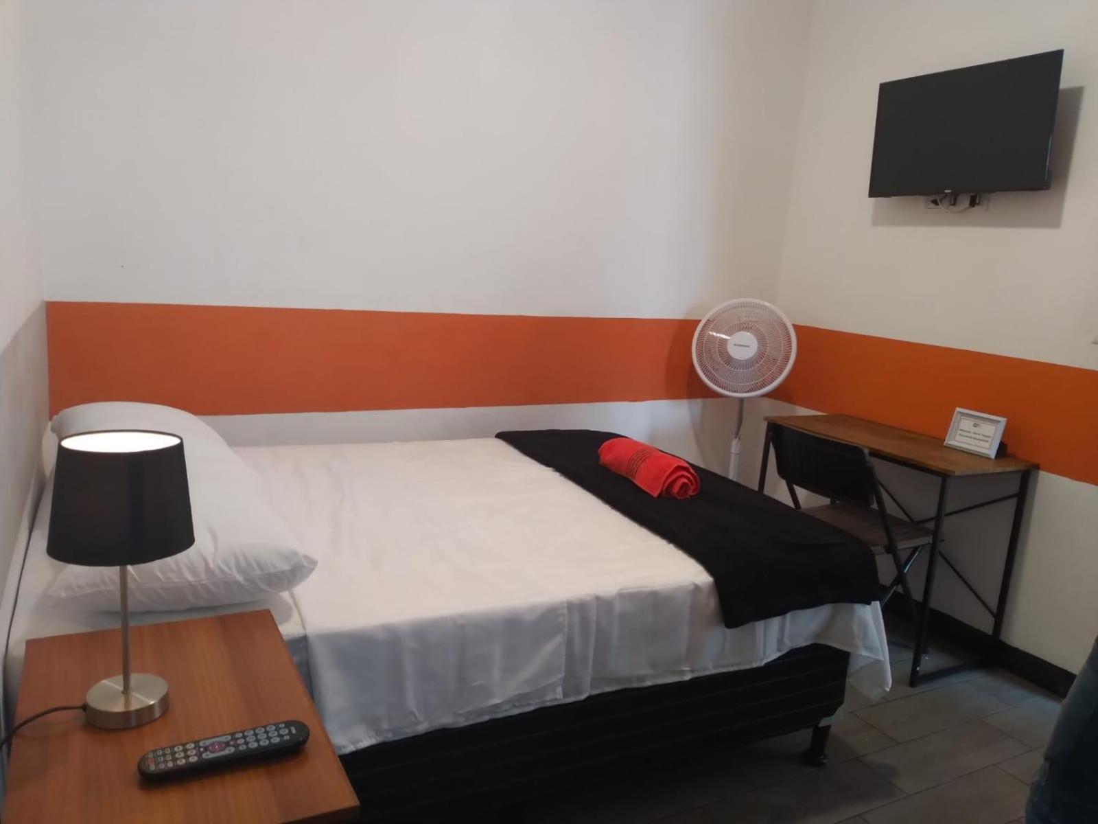 Tequila Sunrise Hostel Guatemala City Bagian luar foto