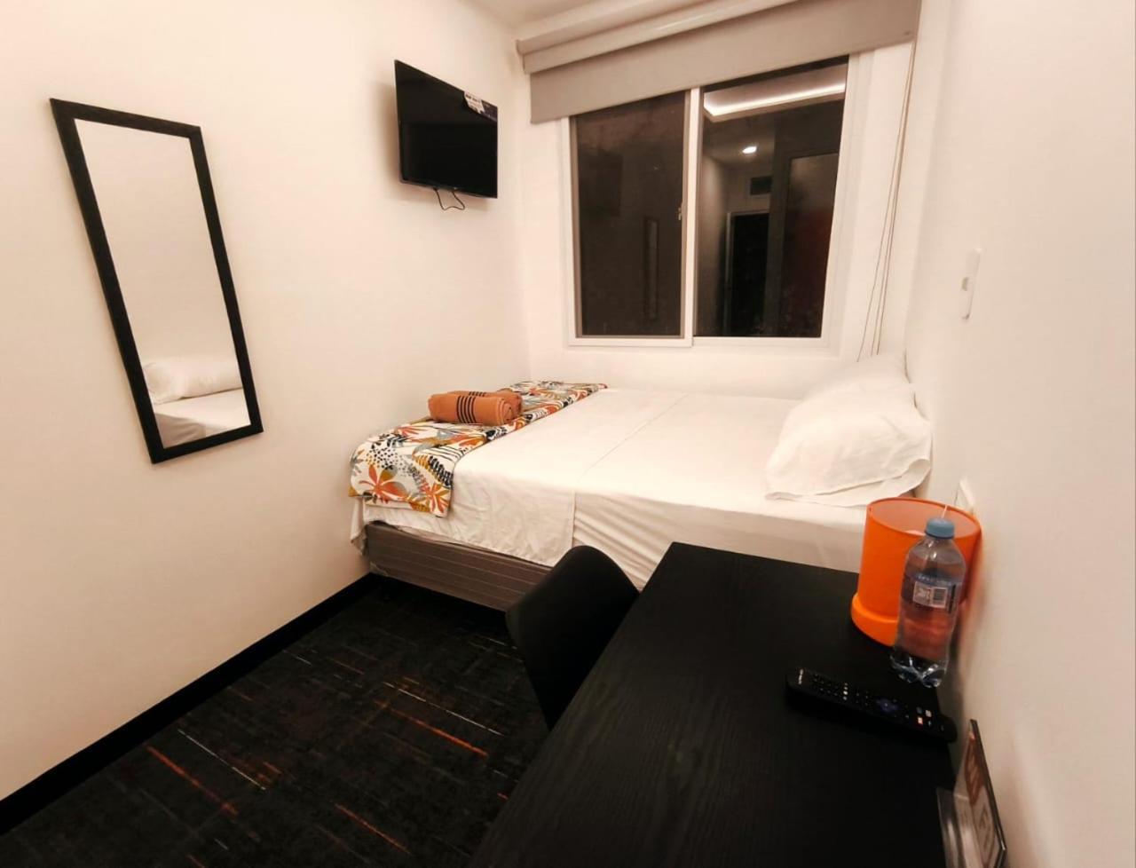 Tequila Sunrise Hostel Guatemala City Bagian luar foto