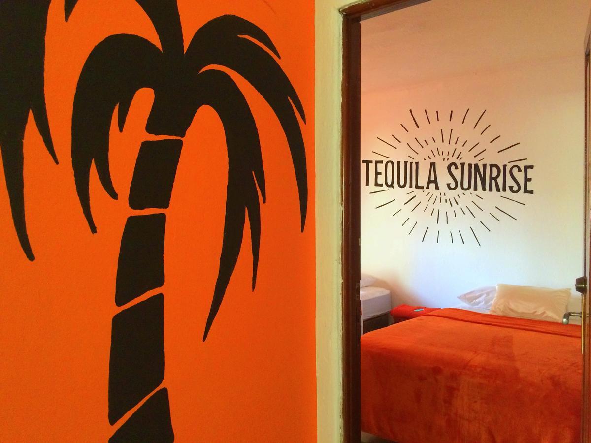 Tequila Sunrise Hostel Guatemala City Bagian luar foto