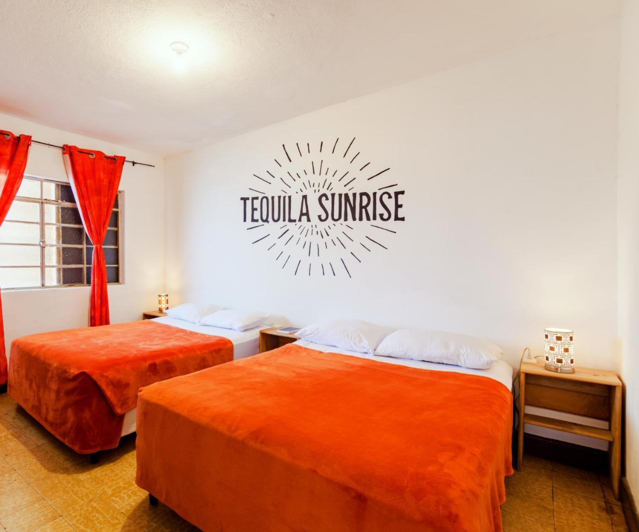 Tequila Sunrise Hostel Guatemala City Bagian luar foto