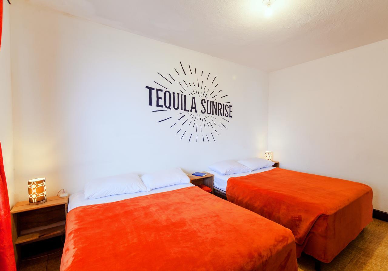 Tequila Sunrise Hostel Guatemala City Bagian luar foto